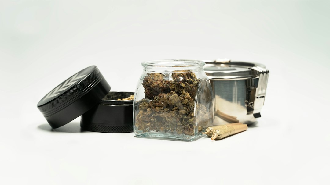 OXO Good Grips Pop Containers vs Rubbermaid Brilliance: Airtight Seal Lifespan hardware assembly and wiring configuration